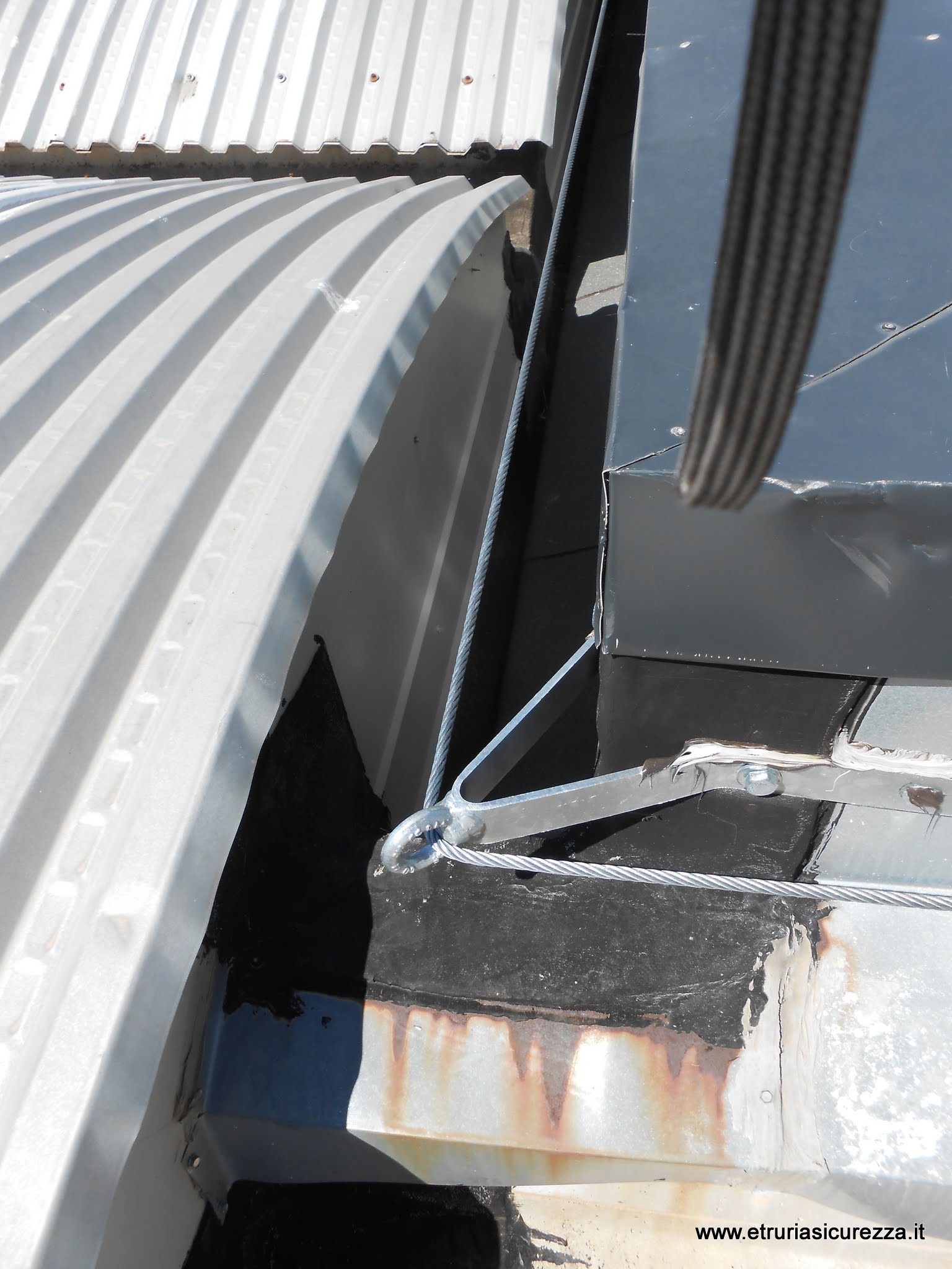 Galleria fotografica DISTANZIATORE ANGOLARE GPA1 PER LVO